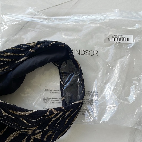 Devon Windsor Olivia One Piece Zebra - Picture 7 of 7